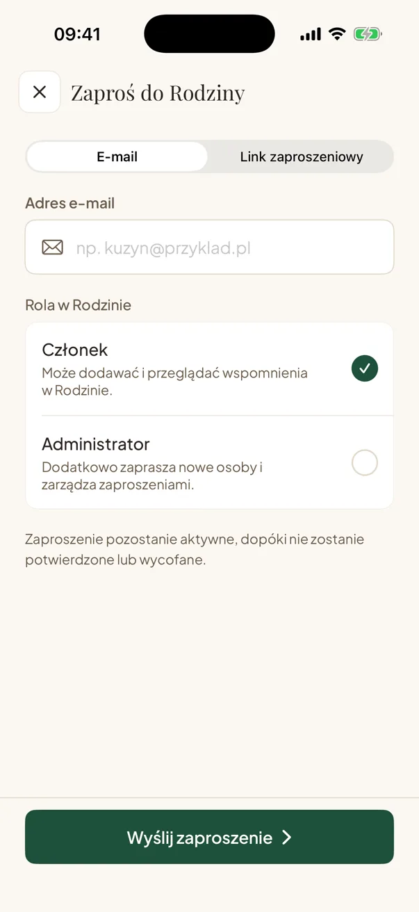 Ekran aplikacji: zaproszenie do Kręgu e-mailem albo linkiem.